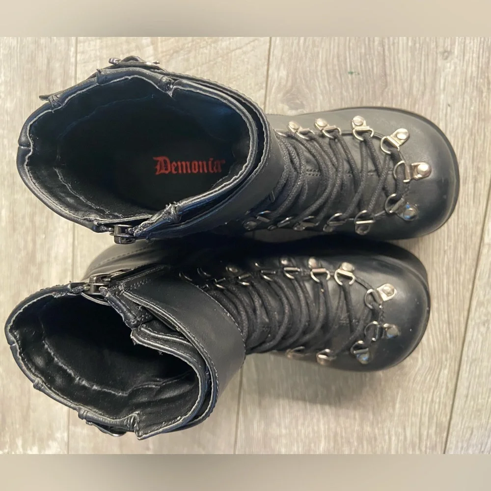 Size 8 Kera 21 boots by Demonia - Picture 5 of 11